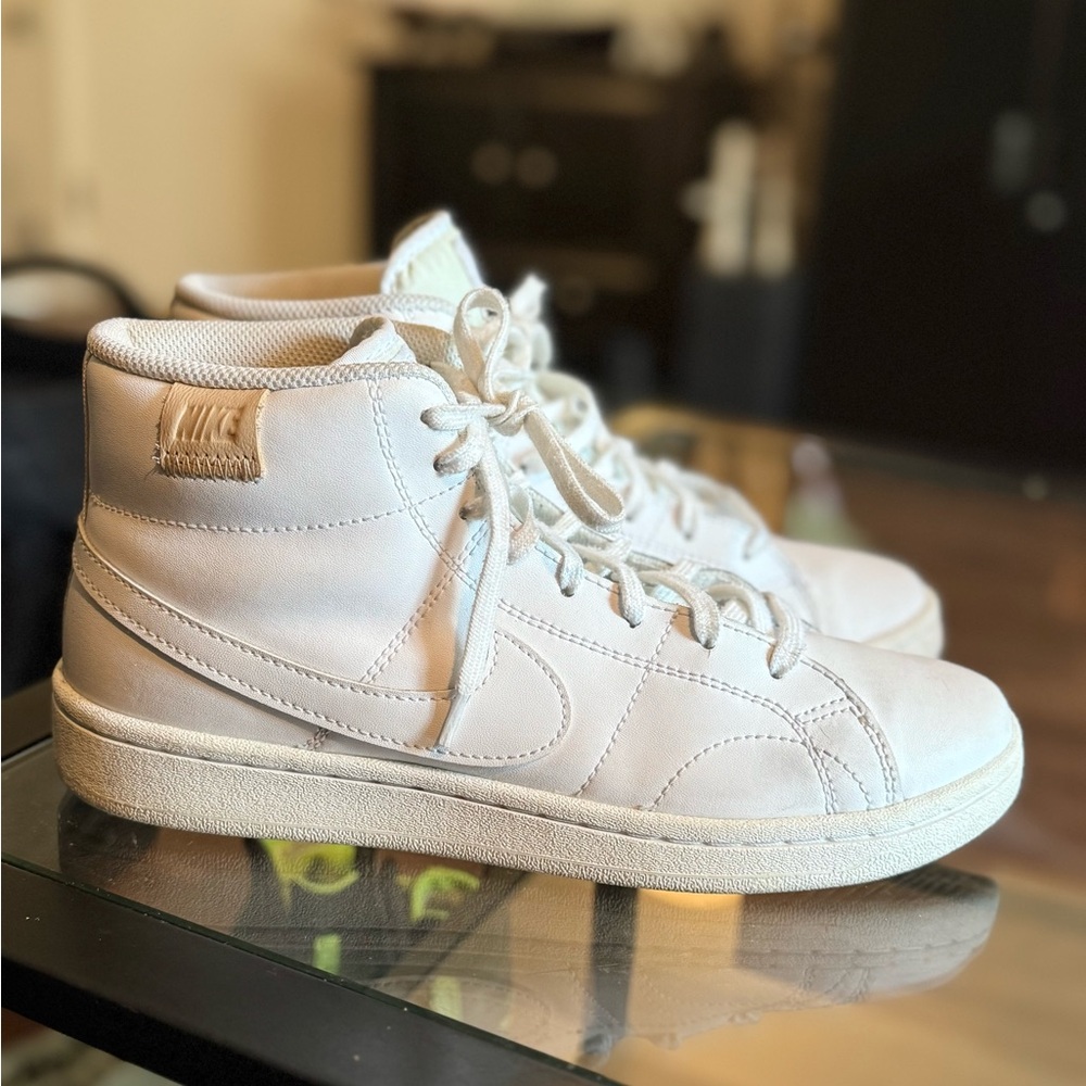 Nike Court Royale 2 Mid shoes